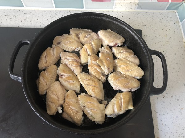 Braised Chestnut Chicken Wings recipe