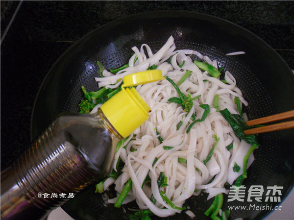 Stir-fried Hor Fun with Soy Sauce recipe