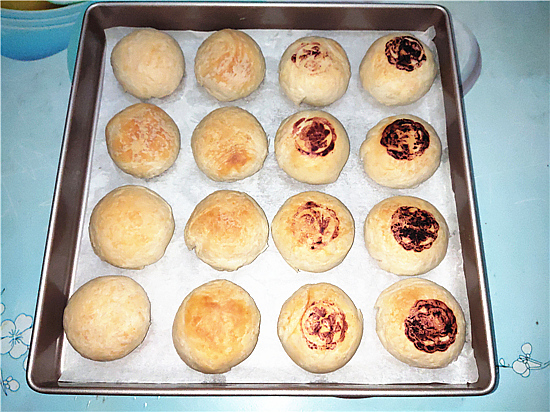 Pepper and Onion Mooncakes recipe