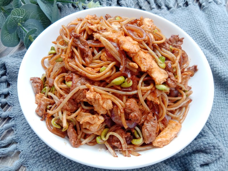 Stir-fried Dry Noodles with Bean Sprouts recipe