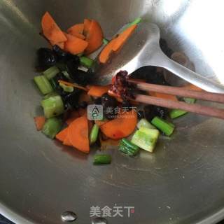 Simple Stir-fried Leftovers-carrots and Black Fungus recipe