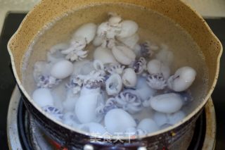 Stir-fried Cuttlefish with Spring Chives recipe