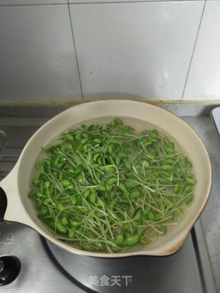 Stir-fried Black Bean Sprouts recipe