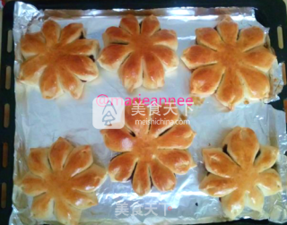 Hand Kneaded Bean Paste Flower Bread recipe