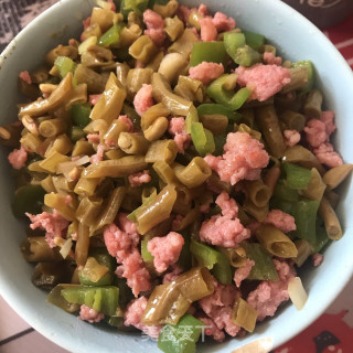 Stir-fried Pork with Green Pepper and Cowpea recipe