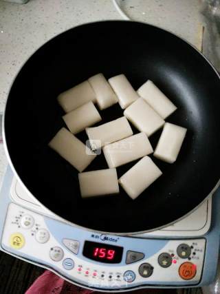 Pan-fried Soy Sauce Rice Cake recipe