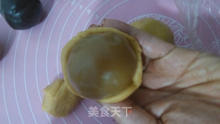 Bean Paste and Lotus Paste Mooncakes recipe