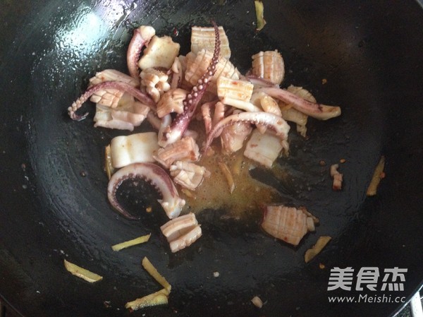 Stir Fried Squid with Green Chili recipe