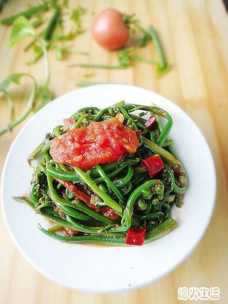 Stir-fried Water Fern with Tempeh and Tomato recipe