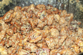 Relieving Gluttonous Snacks: Milk-flavored Amber Walnuts recipe