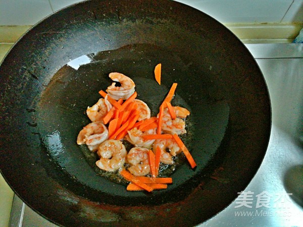 Shrimp with Leek and Cashew Nuts recipe