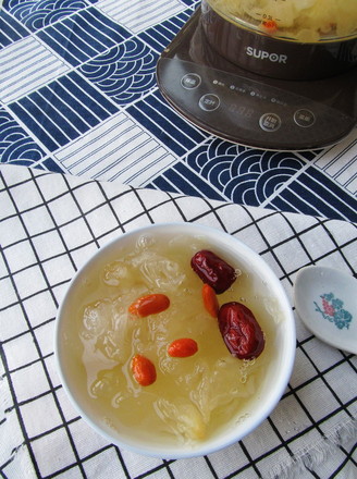 Red Dates, Wolfberry and Tremella Soup recipe