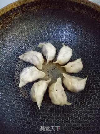 Binghua Fried Dumplings (mushroom and Pork Stuffing) recipe