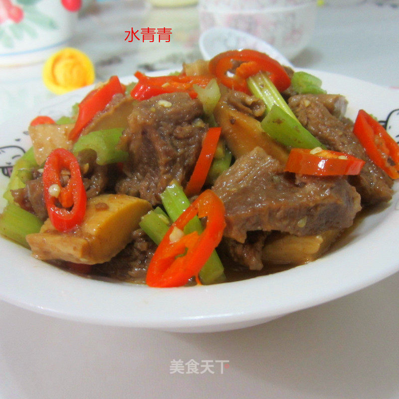 Stir-fried Beef Brisket with Chili Celery recipe