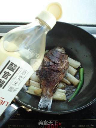 Braised Crucian Carp with Green Onion recipe