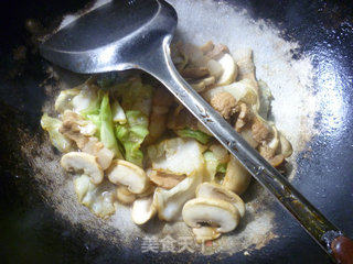 Stir-fried Cabbage with Pork Belly and Mushrooms recipe