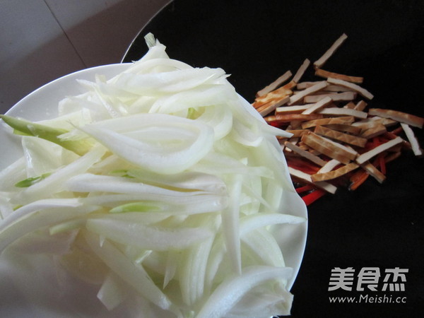 Onion Fried and Smoked Dry recipe