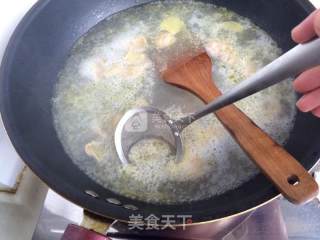 Loofah and Fungus Vermicelli Soup recipe