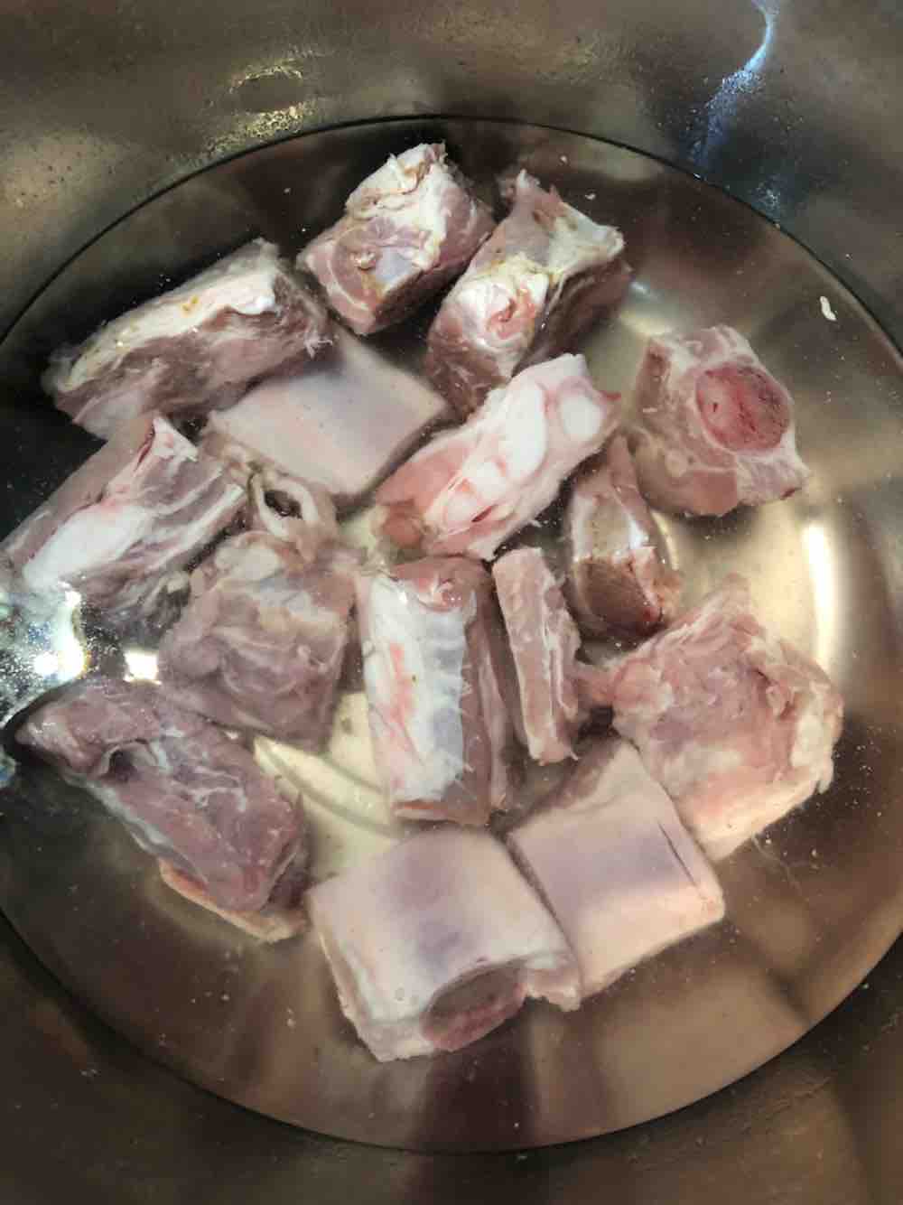 Mushroom and Red Date Pork Rib Soup recipe