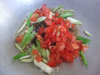 Stir-fried Rice Noodles with Tomato and Cabbage recipe