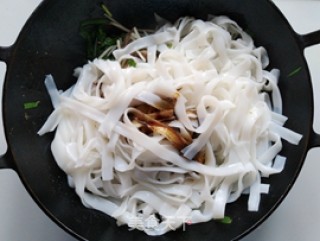 Stir-fried Hor Fun with Leek recipe