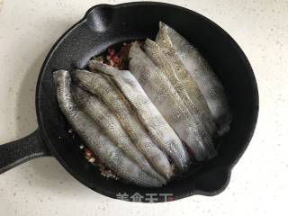 Grilled Ice Fish with Garlic and Chopped Pepper recipe