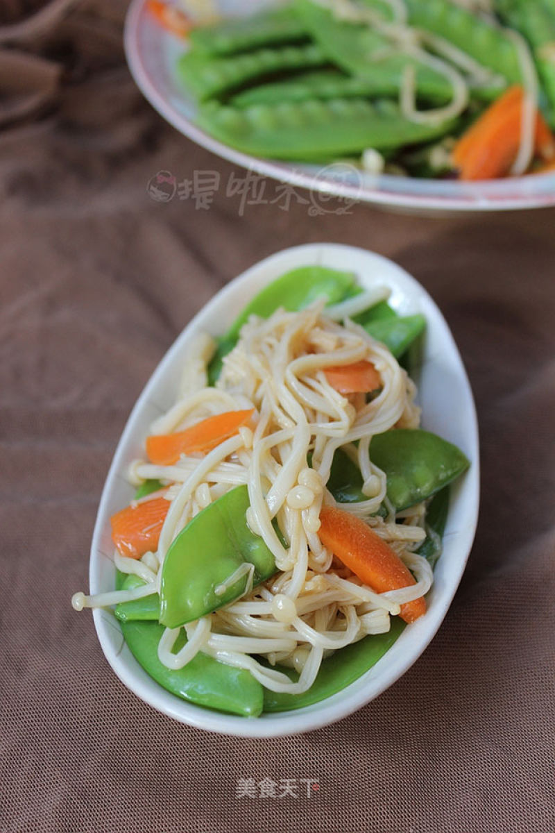 Refreshing Delicacy in Summer-snow Peas Mixed with Golden Needles recipe
