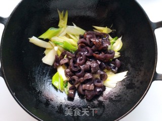 Braised Black Ginseng with Green Onions recipe