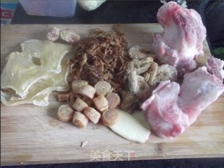 Assorted Seafood Pork Bone Soup recipe