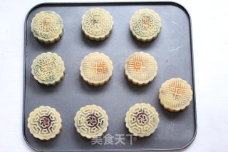 Pandan Lotus Paste Mooncakes recipe