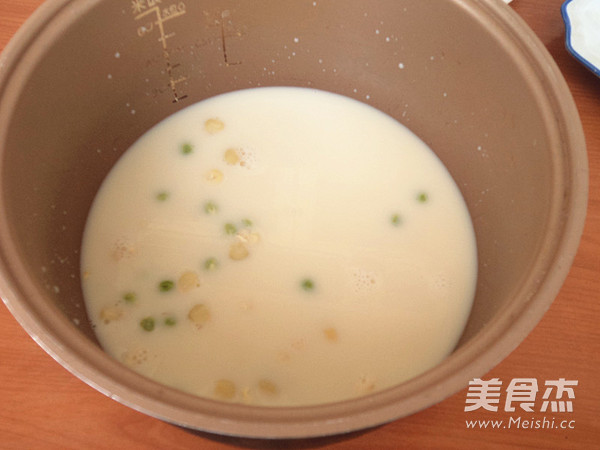 Instant Noodles with Soy Milk recipe