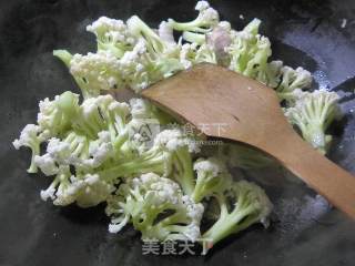 Broad Bean Pork Cauliflower Soup recipe