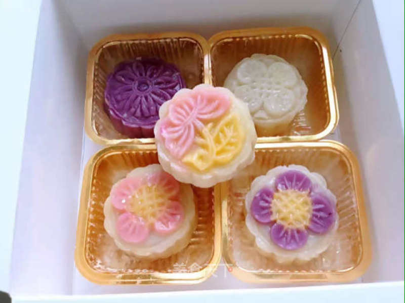 Cranberry Snowy Mooncakes recipe