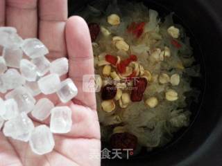 Lotus Seed and Tremella Soup recipe