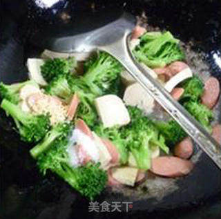 Small Vegetarian Chicken with Broccoli Ham Sausage recipe
