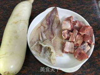 Dried Squid and Radish Ribs Soup recipe