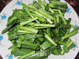 Stir-fried Double Silk with Spring Leek recipe