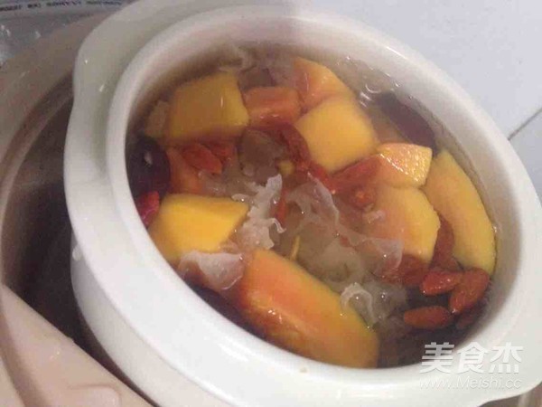 Papaya and Tremella Soup recipe