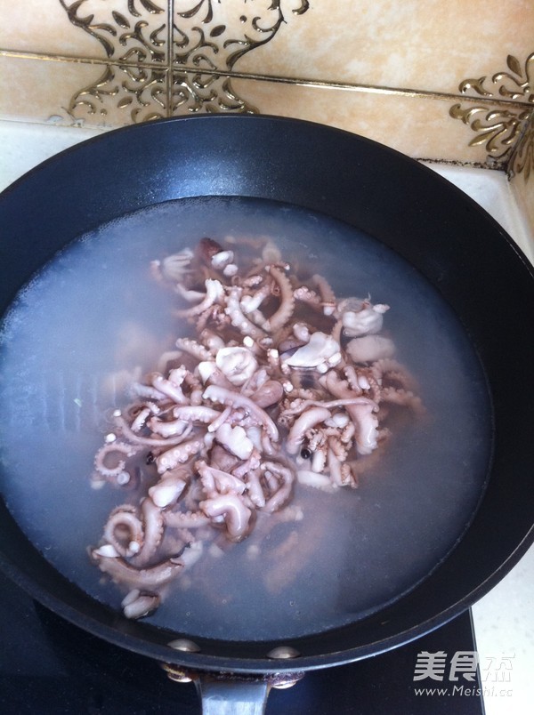 Spicy Spinach Octopus with Cold Sauce recipe