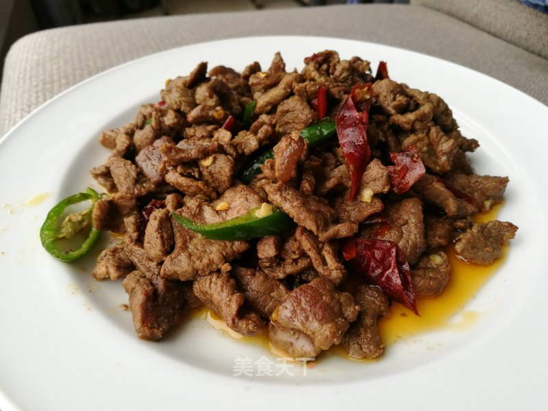 #trust之美# Stir-fried Shredded Beef with Double Pepper recipe