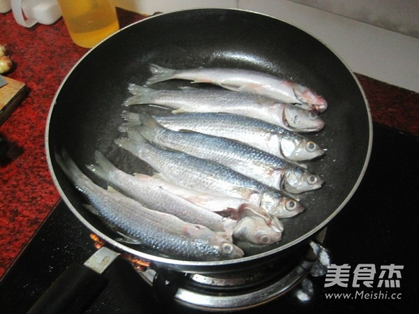 Braised Pointed Fish with Olive Vegetables recipe