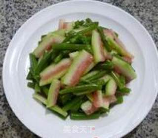 Watermelon Rind Mixed with Spinach Stem recipe