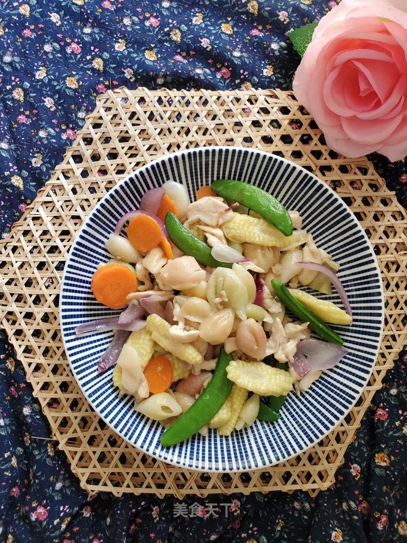Stir-fried Shell Noodles with Vegetables and Chicken recipe