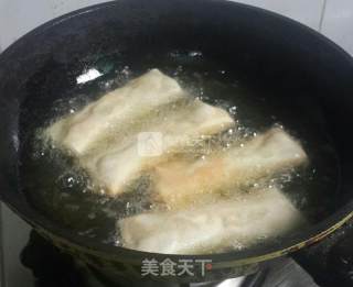 Spring Rolls Stuffed with Parsley and Pork recipe