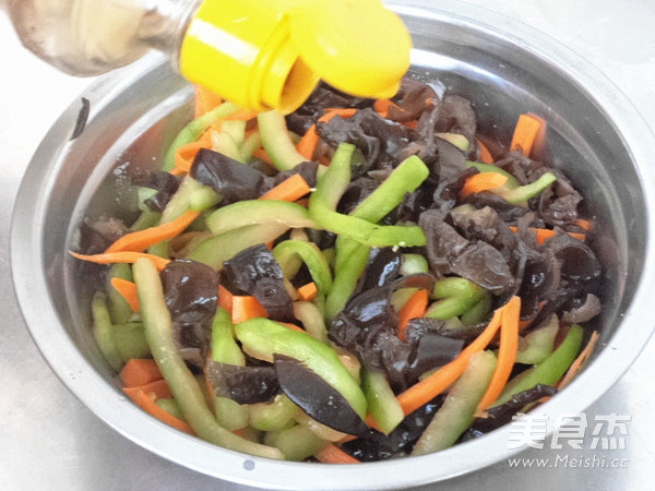 Black Fungus Mixed with Melon Peel recipe