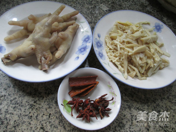 Braised Chicken Feet with Bamboo Shoots recipe