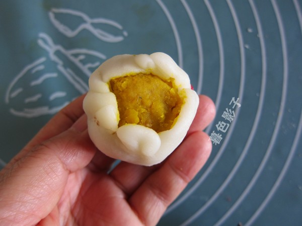 Pumpkin Filling Snowy Mooncakes recipe