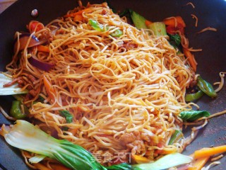 Fried Noodles with Shredded Pork recipe