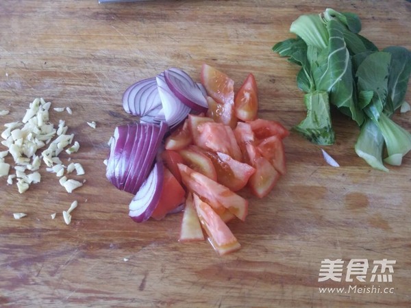 Fried Noodles with Black Rice Water and Noodles recipe