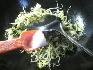 Stir-fried Soy Sprouts with Mushroom and Pickled Vegetables recipe